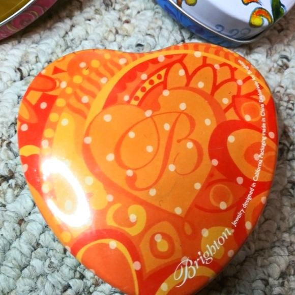 Set Of Three Vintage Brighton Multicolored Small Heart Shaped Jewelry Tins - Picture 3 of 6